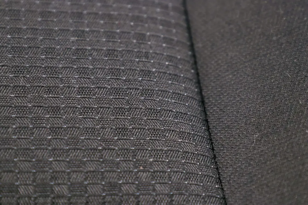 Mercedes-Benz Classe B W245 Siege Arriere Reference A Gauche Tissu Noir pour à propos du numéro de pièce A1699200546 Mercedes-Benz Classe B W245 Siege Arriere Reference A Gauche Tissu Noir - SKU A1699200546 - Numéro de pièce A1699200546