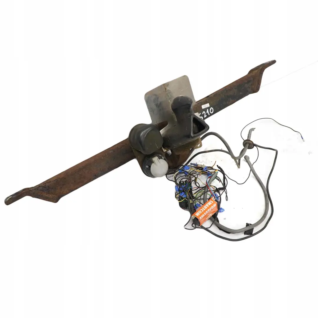 Mercedes-Benz E W210 Estate S210 Rear Towing Hitch Towbar Mechanism Coupling to with Part number A2103100495 Mercedes-Benz E W210 Estate S210 Rear Towing Hitch Towbar Mechanism Coupling - SKU A2103100495 - Part number A2103100495