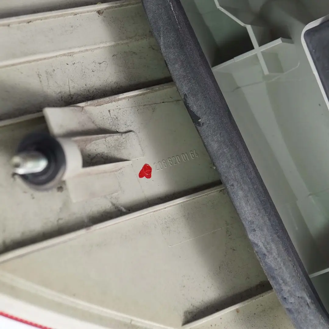 Mercedes-Benz CLK W208 C208 Rear Left Tail Light Side para con número de pieza A2088200164 Mercedes-Benz CLK W208 C208 Rear Left Tail Light Side - SKU A2088200164 - Número de pieza A2088200164