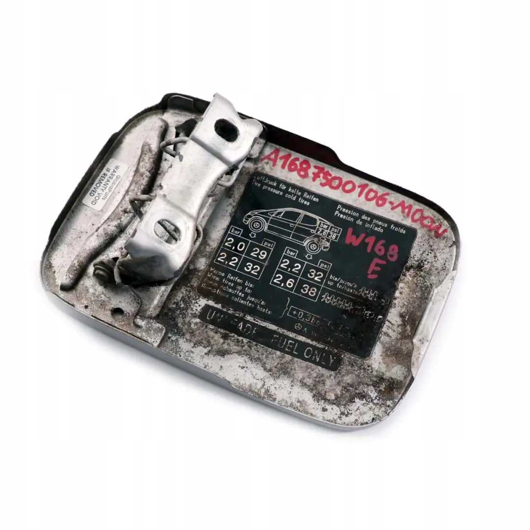 Tapa del Deposito De Combustible Plata Claro De Luna - 706 para Mercedes W168 con número de pieza A1687500106 Mercedes W168 Tapa del Deposito De Combustible Plata Claro De Luna - 706 - SKU A1687500106-MOON - Número de pieza A1687500106