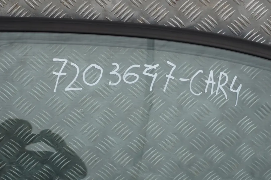 Drzwi lewe tylne lewy tył carbonschwarz do BMW 3 E90 o numerze 7203647 BMW 3 E90 Drzwi lewe tylne lewy tył carbonschwarz - SKU 7203647-CAR4 - Numer Części 7203647