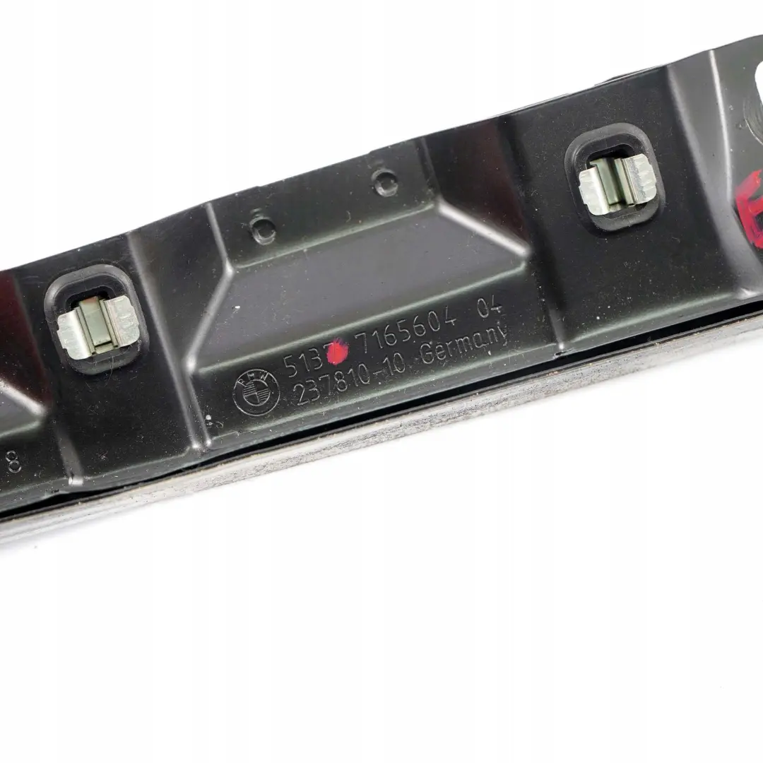 Listwa zgarniająca prawy tył do BMW E88 Cabrio o numerze 7165604 BMW E88 Cabrio Listwa zgarniająca prawy tył - SKU 7165604 - Numer Części 7165604