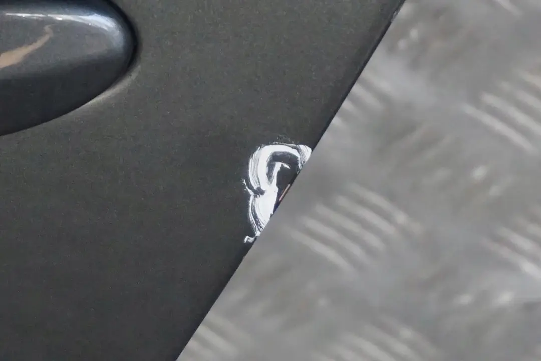 Drzwi lewe tylne tył Titangrau do BMW E61 o numerze 7158501 BMW E61 Drzwi lewe tylne tył Titangrau - SKU 7158501-TGR - Numer Części 7158501