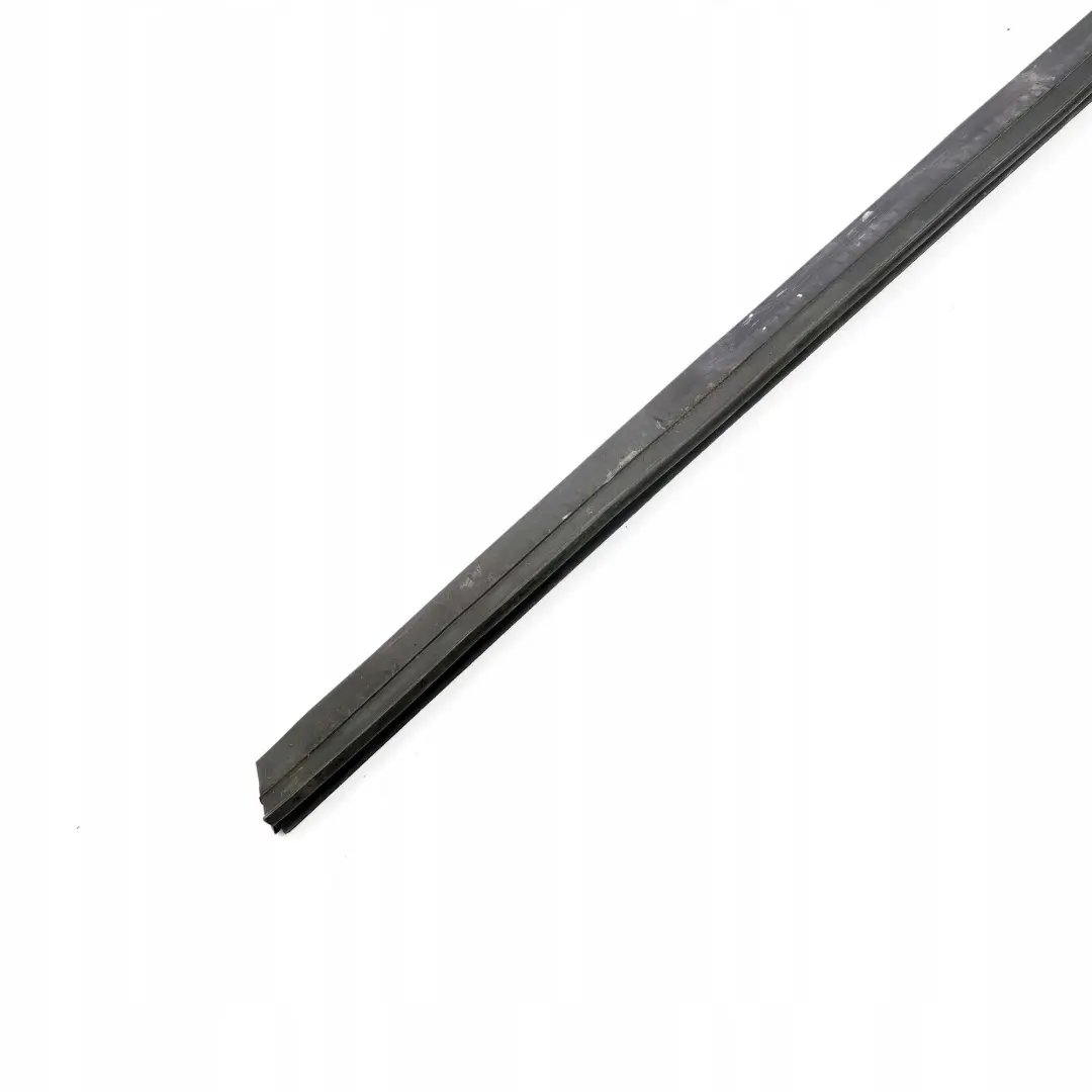 BMW E36 Berlina Touring Paraspruzzi Interno Porta Anteriore Destro Nero O/S - SKU 8174764 - Numero di parte 8174764