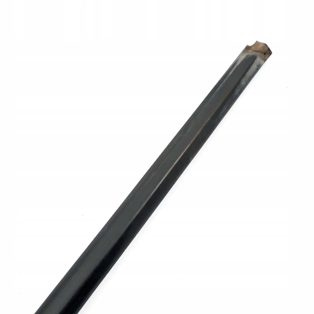 Listwa szyby drzwi prawy przód do Mercedes ML W163 o numerze A1637201424 Mercedes ML W163 Listwa szyby drzwi prawy przód - SKU A1637201424 - Numer Części A1637201424