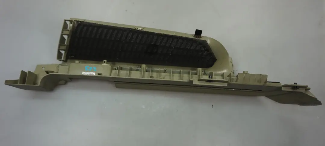 Kratka osłona bagażnika lewa zielona do BMW E53 X5 o numerze 7027133 BMW E53 X5 Kratka osłona bagażnika lewa zielona - SKU 7027141 - Numer Części 7027133