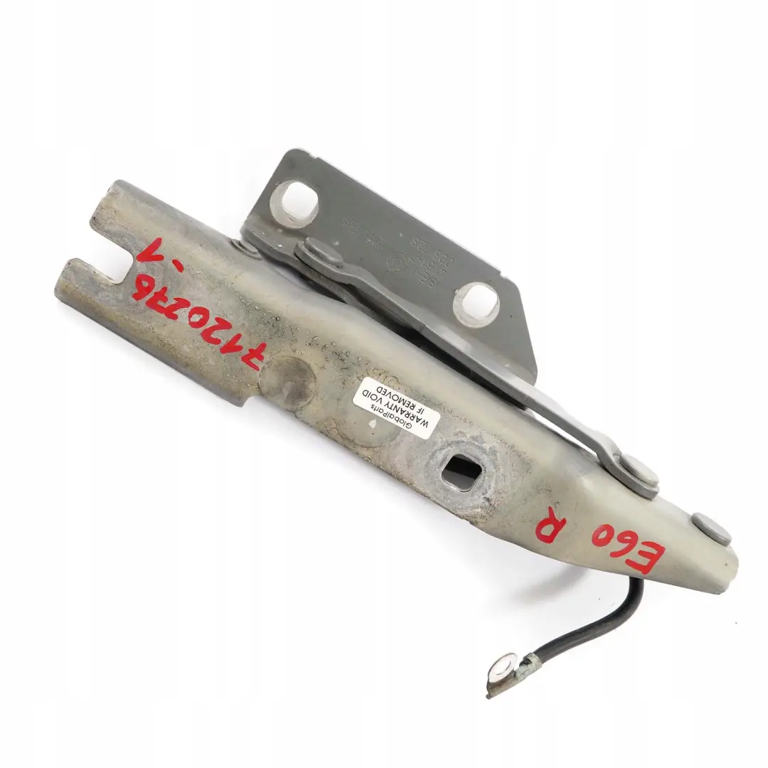 Lembo Anteriore Cardine Destra Grigio Argento - A08 7008728 per BMW E60 E61 con numero di parte 41617120276 BMW E60 E61 Lembo Anteriore Cardine Destra Grigio Argento - A08 7008728 - SKU 7120278-1 - Numero di parte 41617120276