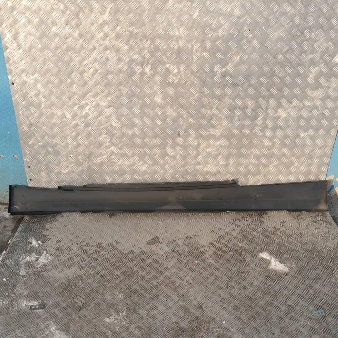 Schwellerleiste Blende Schweller rechts Sparkling Graphite für BMW 1 er E81 E82 E88 mit Teilenummer 51770036142 BMW 1 er E81 E82 E88 Schwellerleiste Blende Schweller rechts Sparkling Graphite - SKU 0036142-SG2 - Teilenummer 51770036142