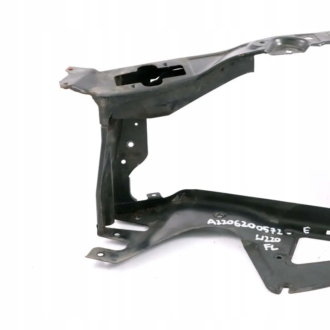 Mercedes-Benz S W220 Scheinwerfer Halter Träger Rahmen Links für mit Teilenummer A2206200572 Mercedes-Benz S W220 Scheinwerfer Halter Träger Rahmen Links - SKU A2206200572 - Teilenummer A2206200572