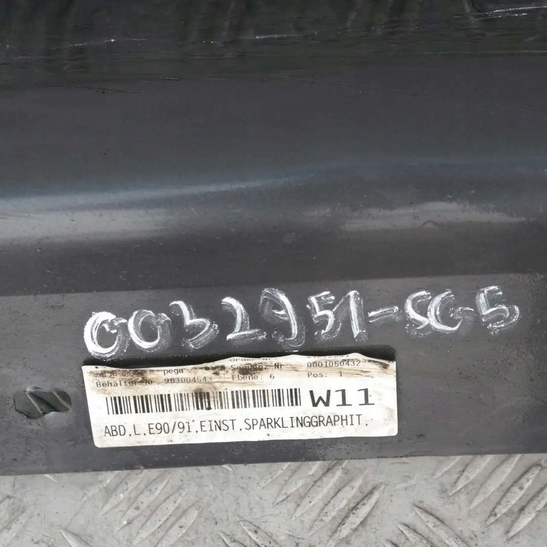 Listello Portiera Apertura Gonna SX Nero Carbone Metallico per BMW E90 E91 con numero di parte 0032951 BMW E90 E91 Listello Portiera Apertura Gonna SX Nero Carbone Metallico - SKU 0032951-SG5 - Numero di parte 0032951