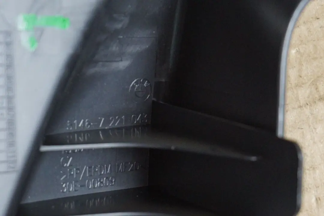 Mocowanie lewe bagażnika półki głośnik do BMW F20 F21 o numerze 7271851 BMW F20 F21 Mocowanie lewe bagażnika półki głośnik - SKU 7271851 - Numer Części 7271851