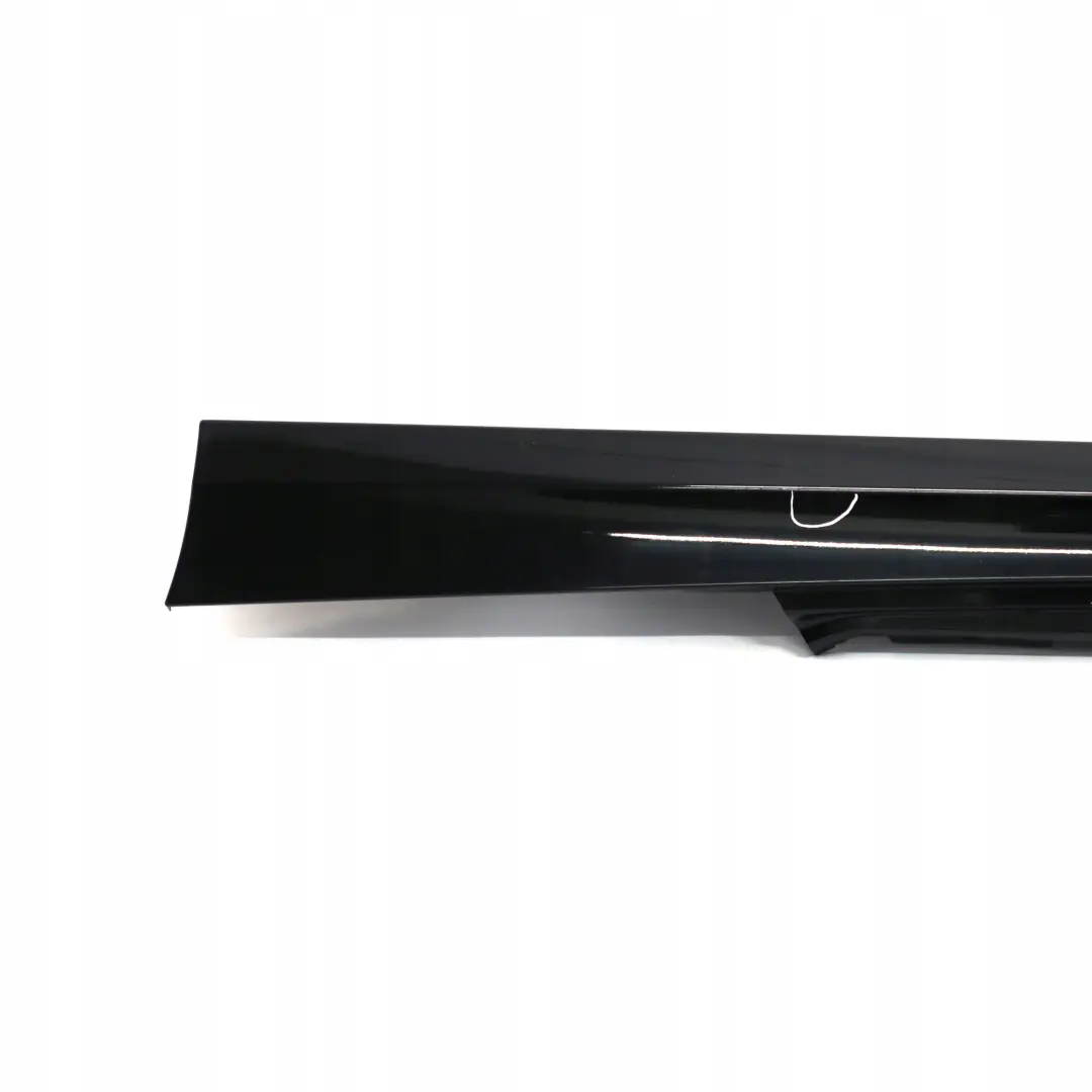 BMW E81 E82 E88 Bas de Porte Couverture Seuil Gauche de Coloris Noir - SKU 0036143-SCH - Numéro de pièce 0036143