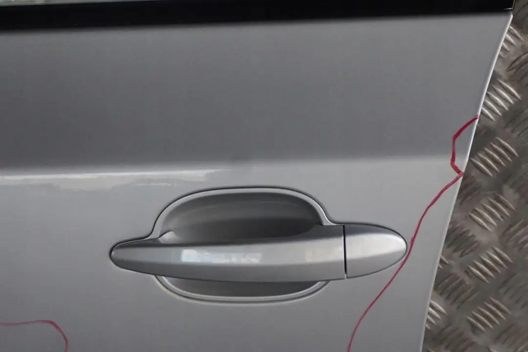 Drzwi lewe przednie titansilber do BMW E60 E61 o numerze 7202339 BMW E60 E61 Drzwi lewe przednie titansilber - SKU 7202339-TS6 - Numer Części 7202339