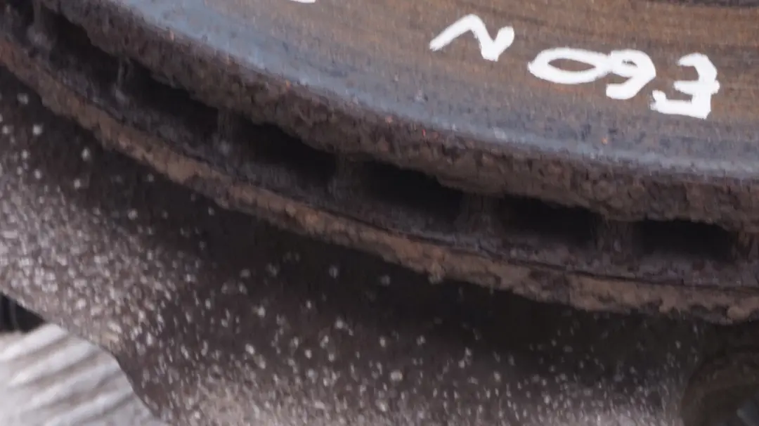 BMW E60 LCI 525i N53 Zwrotnica amortyzator prawy - SKU 6775056 - Numer Części 31306775056