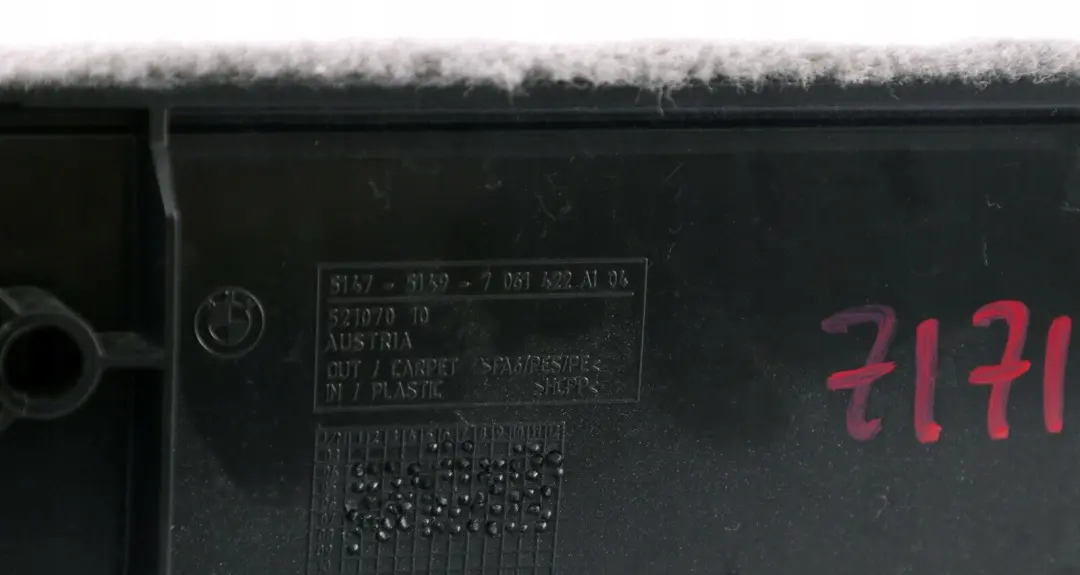 BMW E61 Tapicerka klapy bagażnika 7061422 - SKU 7171039 - Numer Części 7171038