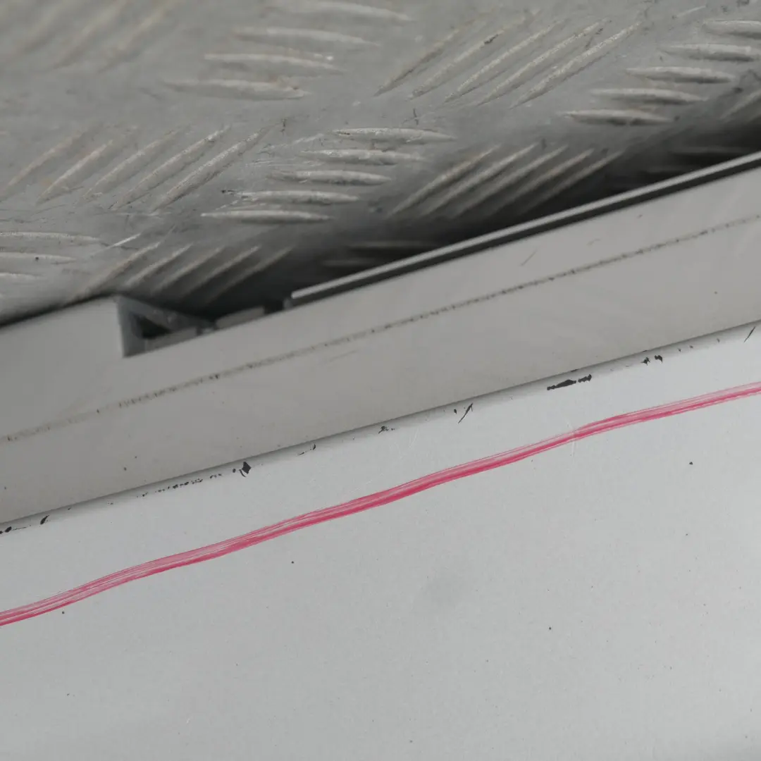 Schwellerleiste Blende Schweller rechts Titansilber Sliber für BMW 1 er 18 E87 mit Teilenummer 32948 BMW 1 er 18 E87 Schwellerleiste Blende Schweller rechts Titansilber Sliber - SKU 0032948-TS18 - Teilenummer 32948