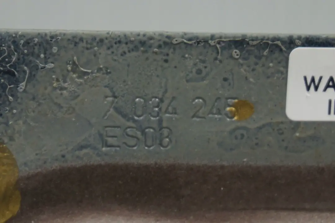 zawias klapy lewy tył tylnej 7034245 do BMW E60 o numerze 7111387 BMW E60 zawias klapy lewy tył tylnej 7034245 - SKU 7034245-AG - Numer Części 7111387