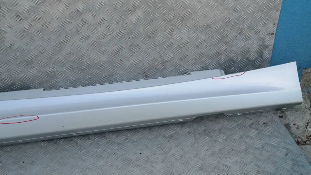 Nakładka listwa próg prawy do BMW E87 LCI o numerze 51770036144 BMW E87 LCI Nakładka listwa próg prawy - SKU 0036144-TS5 - Numer Części 51770036144