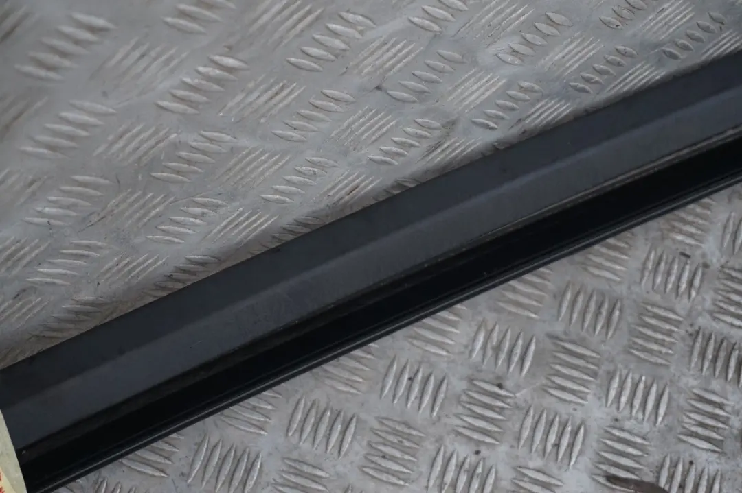 Reihe E83 Dachreling links Black Schwarz Sapphire Metallic 5113 für BMW X3 mit Teilenummer 7052537 BMW X3 Reihe E83 Dachreling links Black Schwarz Sapphire Metallic 5113 - SKU 0304929-BS - Teilenummer 7052537