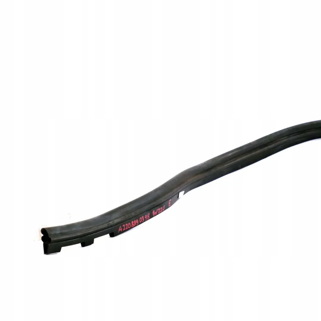 Mercedes-Benz Clase S W220 Capo Motor Goma Sellado para con número de pieza A2208890398 Mercedes-Benz Clase S W220 Capo Motor Goma Sellado - SKU A2208890398 - Número de pieza A2208890398