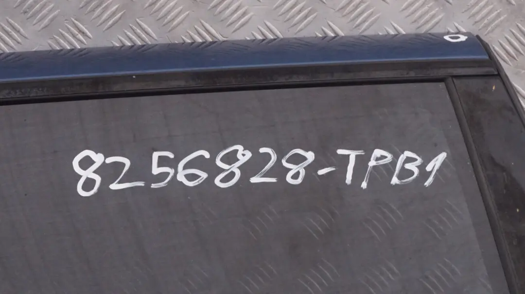Drzwi prawy tył tylne prawe Topasblau do BMW E53 X5 o numerze 8256828 BMW E53 X5 Drzwi prawy tył tylne prawe Topasblau - SKU 8256828-TPB1 - Numer Części 8256828