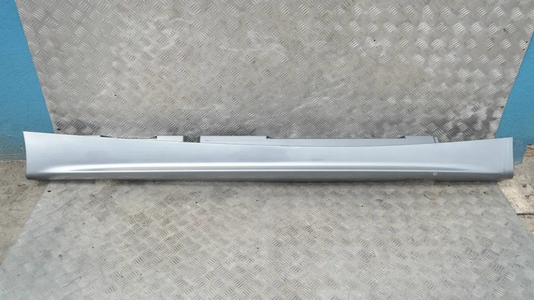 BMW 1 E87 Bas de Porte Couverture Seuil a Droite Quartzbleu Bleu - SKU 0032948-QB3 - Numéro de pièce 51770032948