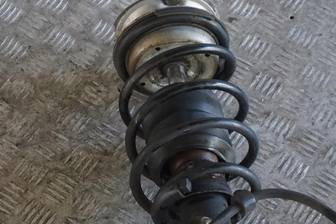 N47 Stoßdämpfer Federbein vorn links Schwenklager Bremss für BMW 1 er E87 LCI 118d mit Teilenummer 6786017 BMW 1 er E87 LCI 118d N47 Stoßdämpfer Federbein vorn links Schwenklager Bremss - SKU 6786017-8 - Teilenummer 6786017