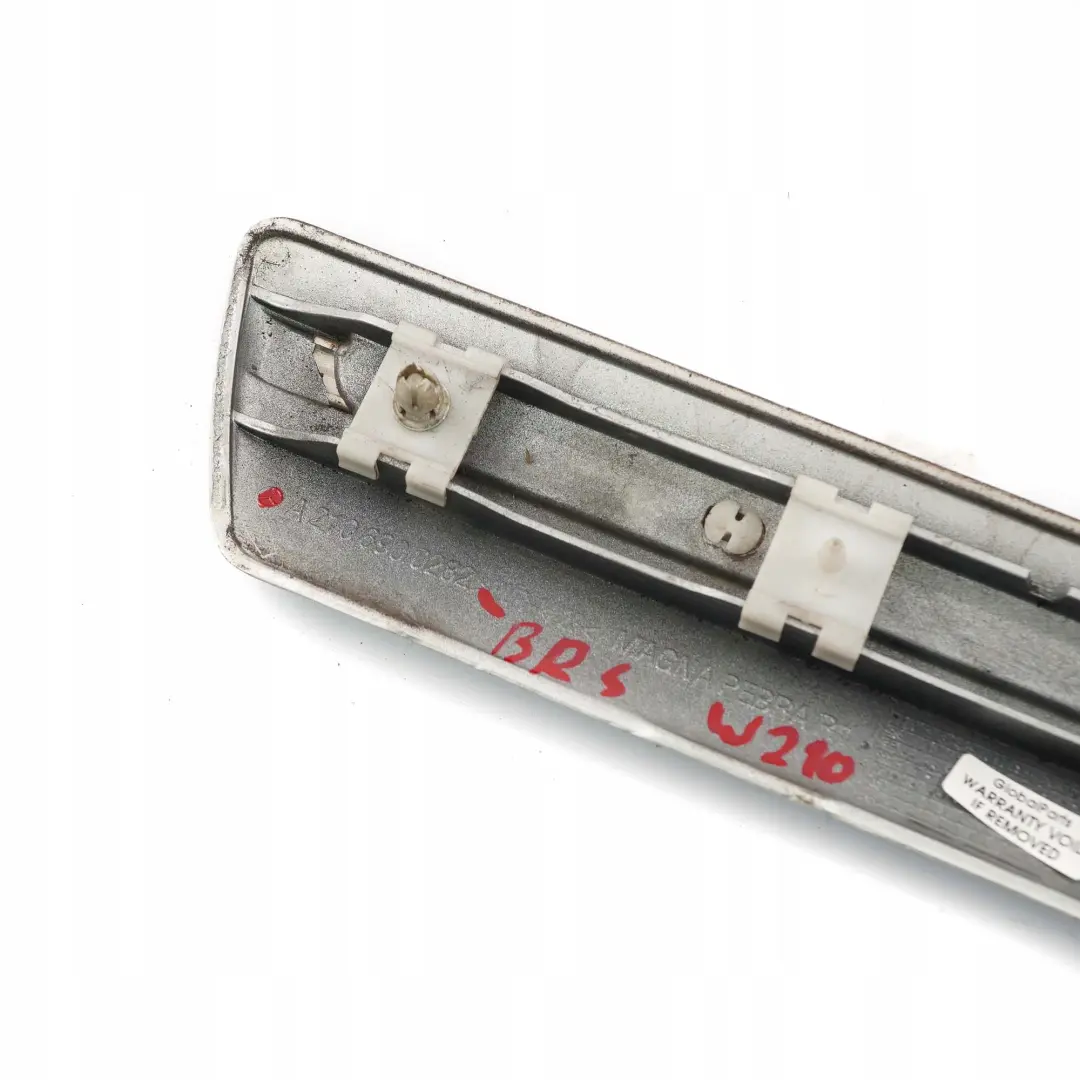 Mercedes-Benz W210 avant D'Aile Droite Moulage Argent Brillant - 744 pour à propos du numéro de pièce A2106900282 Mercedes-Benz W210 avant D'Aile Droite Moulage Argent Brillant - 744 - SKU A2106900282-BRS - Numéro de pièce A2106900282