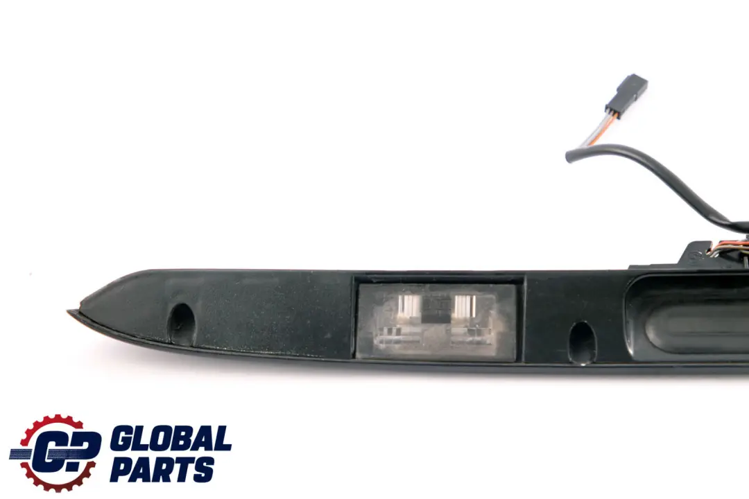 Griffleiste Heckklappe Black Sapphire Metallic für BMW 3 er E46 mit Teilenummer 0000051 BMW 3 er E46 Griffleiste Heckklappe Black Sapphire Metallic - SKU 0000051-BS - Teilenummer 0000051