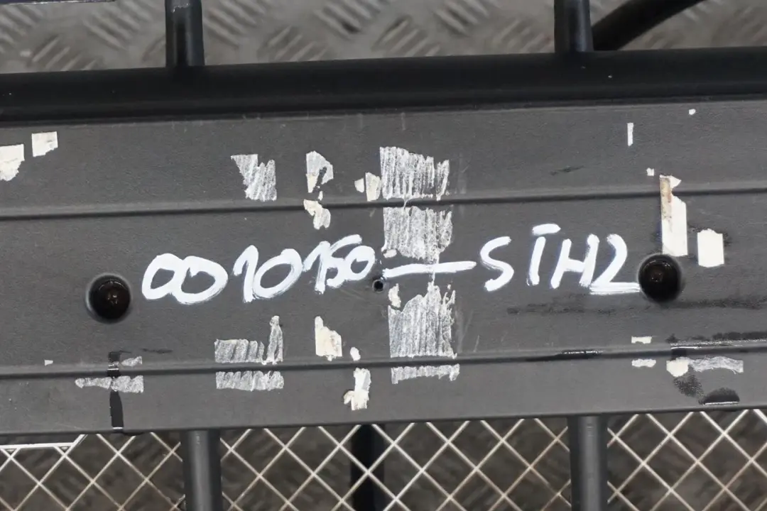 Zderzak przedni przód Stahlgrau do BMW E53 X5 o numerze 0010150 BMW E53 X5 Zderzak przedni przód Stahlgrau - SKU 0010150-STH2 - Numer Części 0010150