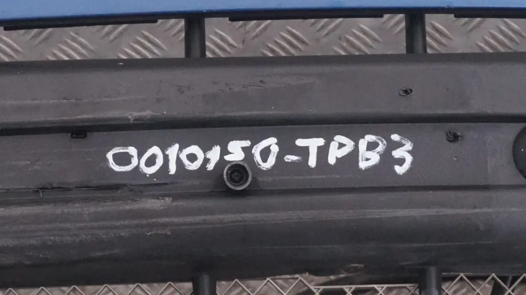 Przedni Zderzak Panel PDC Topasblau Niebieski Metalik 361 do BMW X5 E53 o numerze 10150 BMW X5 E53 Przedni Zderzak Panel PDC Topasblau Niebieski Metalik 361 - SKU 0010150-TPB3 - Numer Części 10150