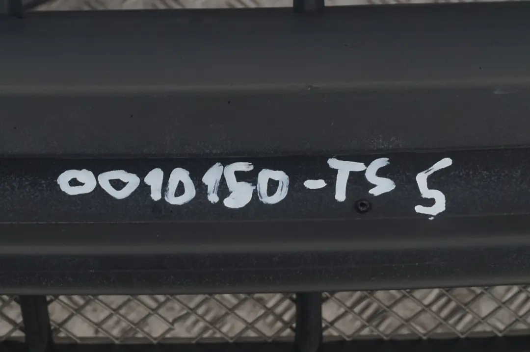 Zderzak przedni przód titansilber 354 do BMW E53 X5 o numerze 10150 BMW E53 X5 Zderzak przedni przód titansilber 354 - SKU 0010150-TS5 - Numer Części 10150