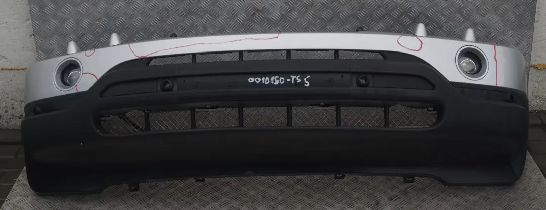 Zderzak przedni przód titansilber 354 do BMW E53 X5 o numerze 10150 BMW E53 X5 Zderzak przedni przód titansilber 354 - SKU 0010150-TS5 - Numer Części 10150