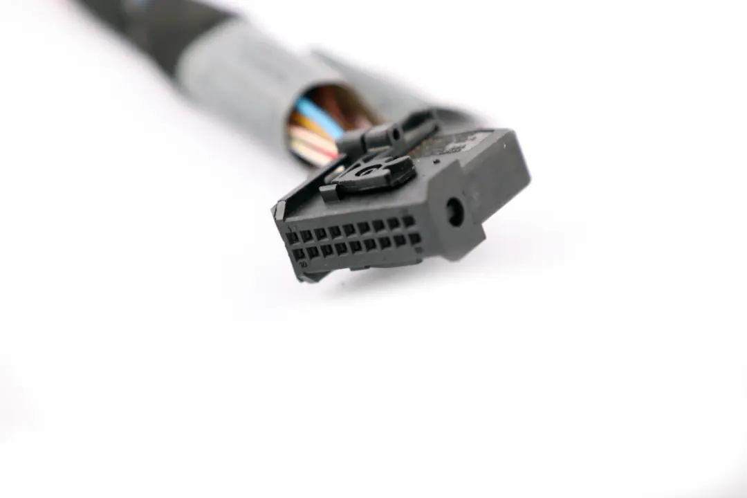 Mobile Telephone Cable Adapter 00 to BMW 5 X5 Series E39 E53 with Part number 0025612 BMW 5 X5 Series E39 E53 Mobile Telephone Cable Adapter 00 - SKU 25612 - Part number 0025612