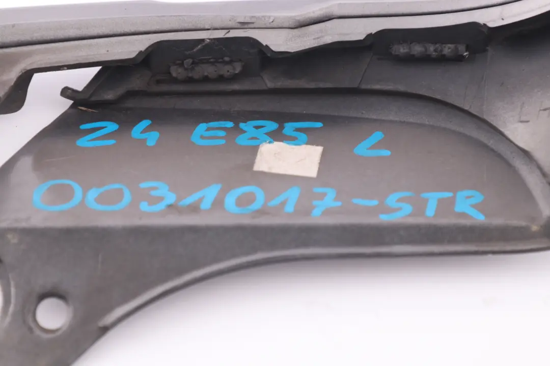 Osłona nakładka ramka lampy lewy tył do BMW E85 Z4 o numerze 0031017 BMW E85 Z4 Osłona nakładka ramka lampy lewy tył - SKU 0031017-STR - Numer Części 0031017