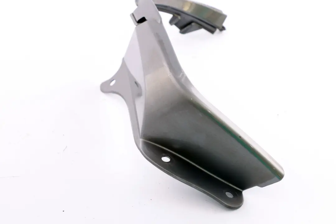 Copertura Telaio Luce Posteriore Destra Argento Sterlingrau per BMW Z4 E85 con numero di parte 0031018 BMW Z4 E85 Copertura Telaio Luce Posteriore Destra Argento Sterlingrau - SKU 0031018-STR - Numero di parte 0031018