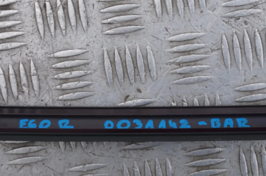 Right Roof Moulding Railing Gutter O/S Barberarot Barbera Red to BMW 5 Series E60 with Part number 0031142 BMW 5 Series E60 Right Roof Moulding Railing Gutter O/S Barberarot Barbera Red - SKU 0031142-BAR - Part number 0031142