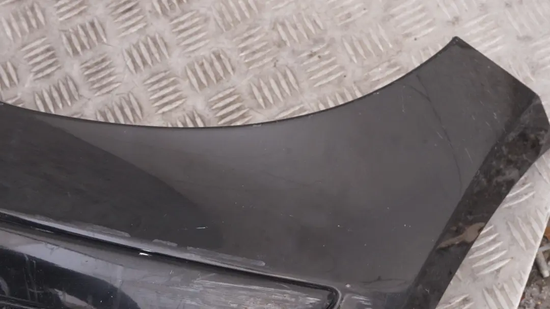 Verkleidung Stossfänger Vor.Oben Schwarz Black Sapphire Metallic für BMW 1 er 5 E87 mit Teilenummer 51110032635 BMW 1 er 5 E87 Verkleidung Stossfänger Vor.Oben Schwarz Black Sapphire Metallic - SKU 0032635-BS5 - Teilenummer 51110032635
