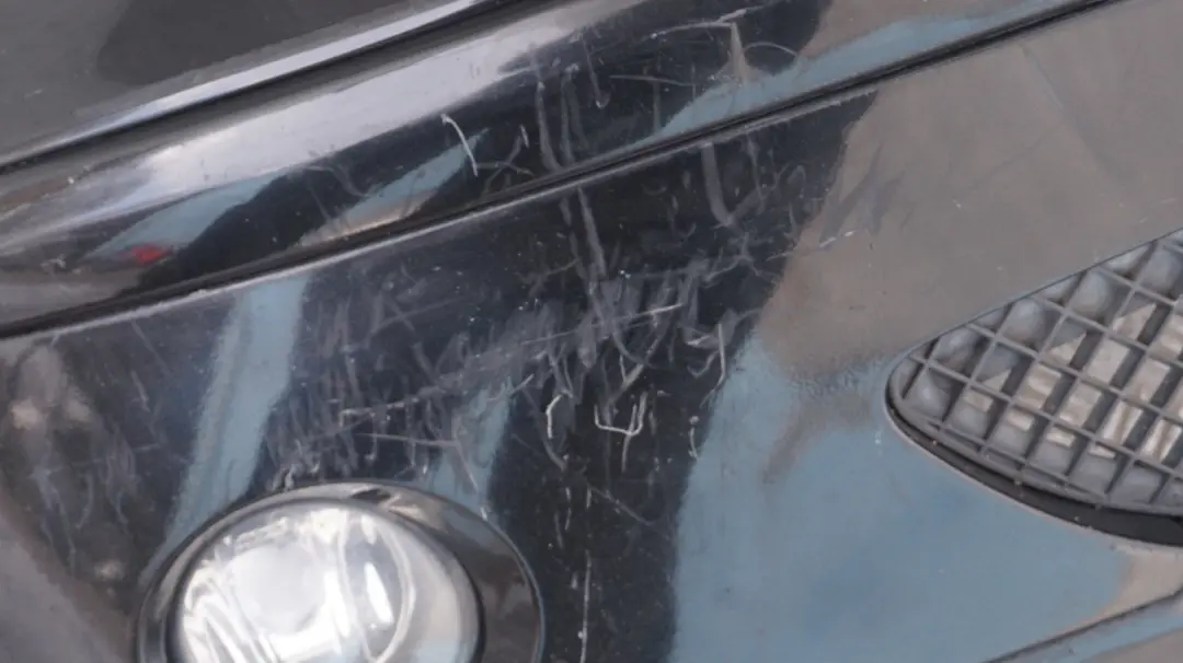 BMW 1 er 5 E87 Verkleidung Stossfänger Vor.Oben Schwarz Black Sapphire Metallic - SKU 0032635-BS5 - Teilenummer 51110032635