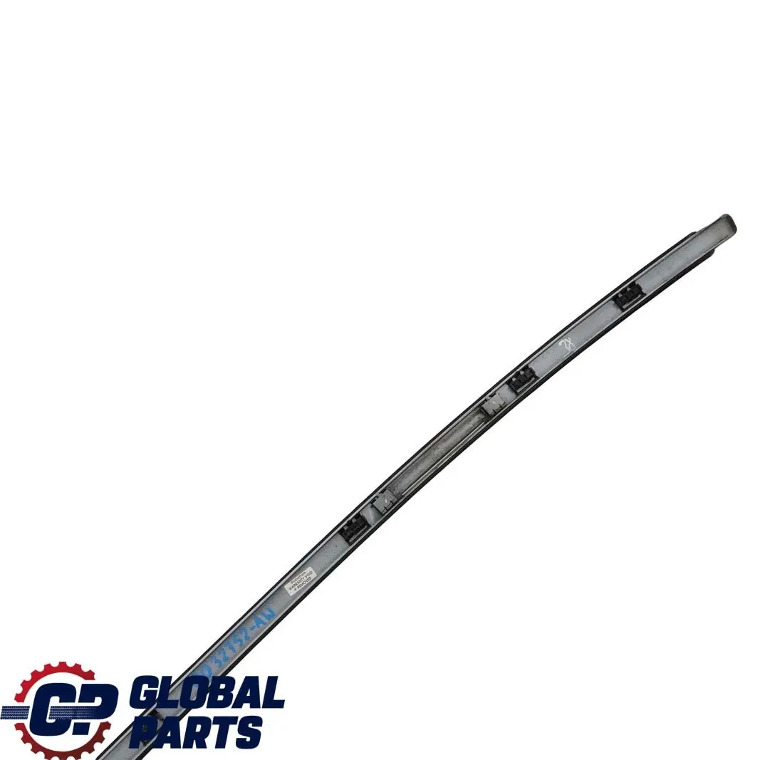 Modanatura Tetto Verniciato Destra Bianco Alpino 00 per BMW E90 con numero di parte 32752 BMW E90 Modanatura Tetto Verniciato Destra Bianco Alpino 00 - SKU 0032752-AW - Numero di parte 32752