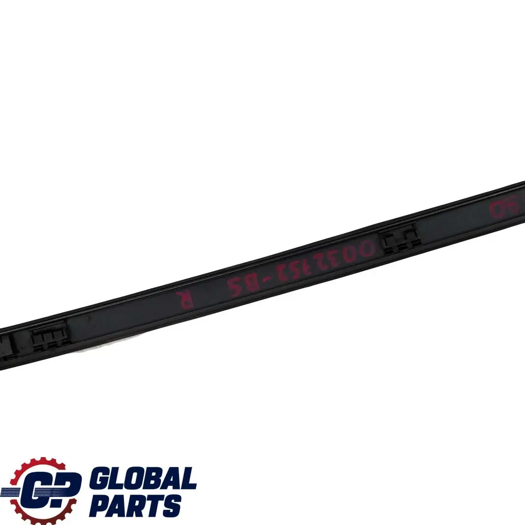 Modanatura Tetto Barre Tetto Destra Copertura Nero Zaffiro 475 0032752 per BMW E90 con numero di parte 51130032752 BMW E90 Modanatura Tetto Barre Tetto Destra Copertura Nero Zaffiro 475 0032752 - SKU 0032752-BS - Numero di parte 51130032752