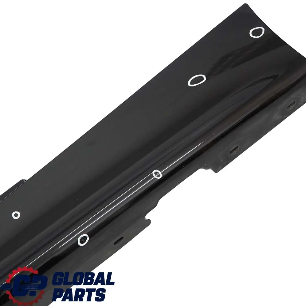 Sill Strip Faldon Lateral Izquierdo Negro Zafiro Metalico - 354 para BMW E87 6 con número de pieza 0032949 BMW E87 6 Sill Strip Faldon Lateral Izquierdo Negro Zafiro Metalico - 354 - SKU 0032949-BS6 - Número de pieza 0032949