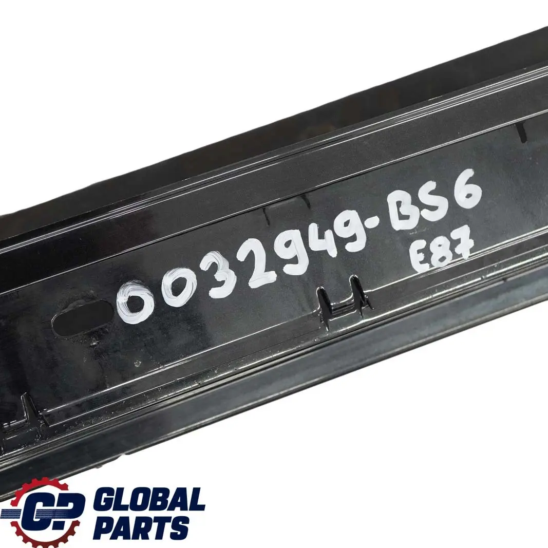 Schwellerleiste Blende Schweller Links Black Sapphire Schwarz - 475 für BMW 1 E87 mit Teilenummer 0032949 BMW 1 E87 Schwellerleiste Blende Schweller Links Black Sapphire Schwarz - 475 - SKU 0032949-BS6 - Teilenummer 0032949