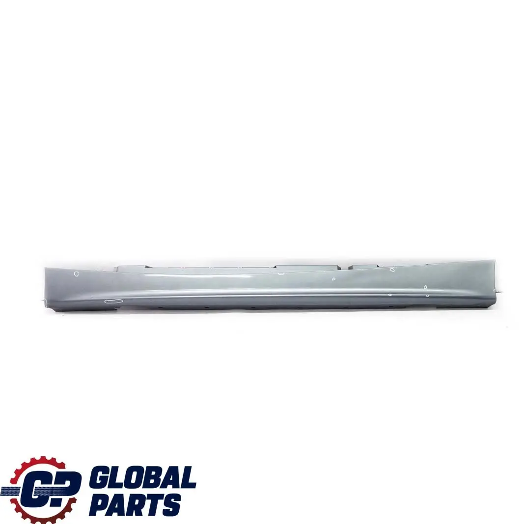 Sill Strip Faldon Lateral Izquierdo Quarzblau Azul Metalizado - A18 para BMW E87 4 con número de pieza 0032949 BMW E87 4 Sill Strip Faldon Lateral Izquierdo Quarzblau Azul Metalizado - A18 - SKU 0032949-QB4 - Número de pieza 0032949