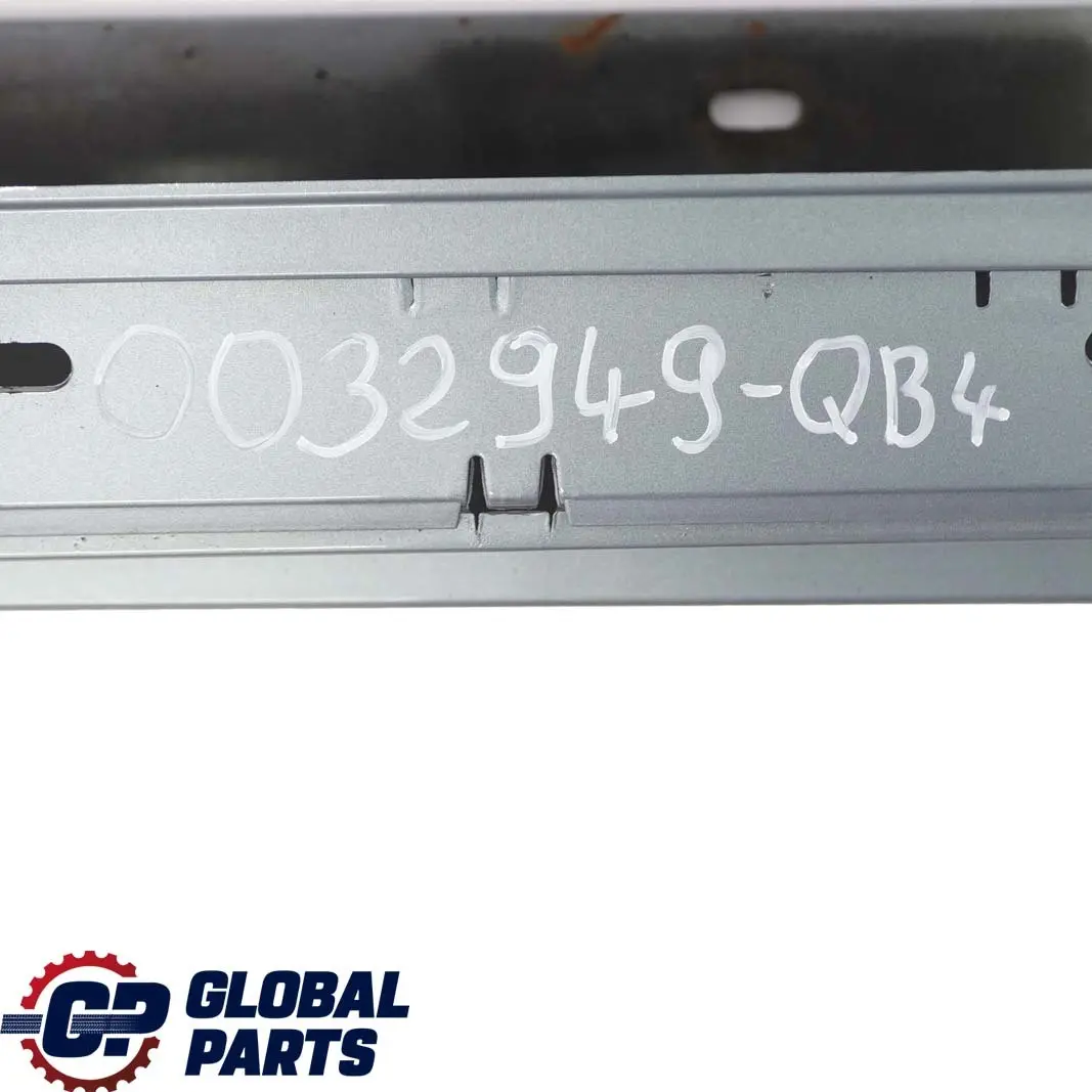 Listello Portiera Apertura Gonne SX Quarzo-Blu Metallizzato per BMW E87 con numero di parte 0032949 BMW E87 Listello Portiera Apertura Gonne SX Quarzo-Blu Metallizzato - SKU 0032949-QB4 - Numero di parte 0032949