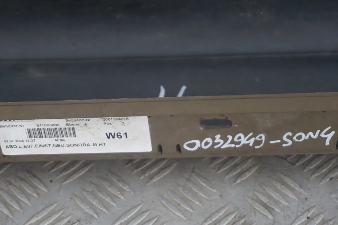 Listello Portiera Apertura Gonna SX Sonora Metallizzato per BMW E87 con numero di parte 51770032949 BMW E87 Listello Portiera Apertura Gonna SX Sonora Metallizzato - SKU 0032949-SON4 - Numero di parte 51770032949