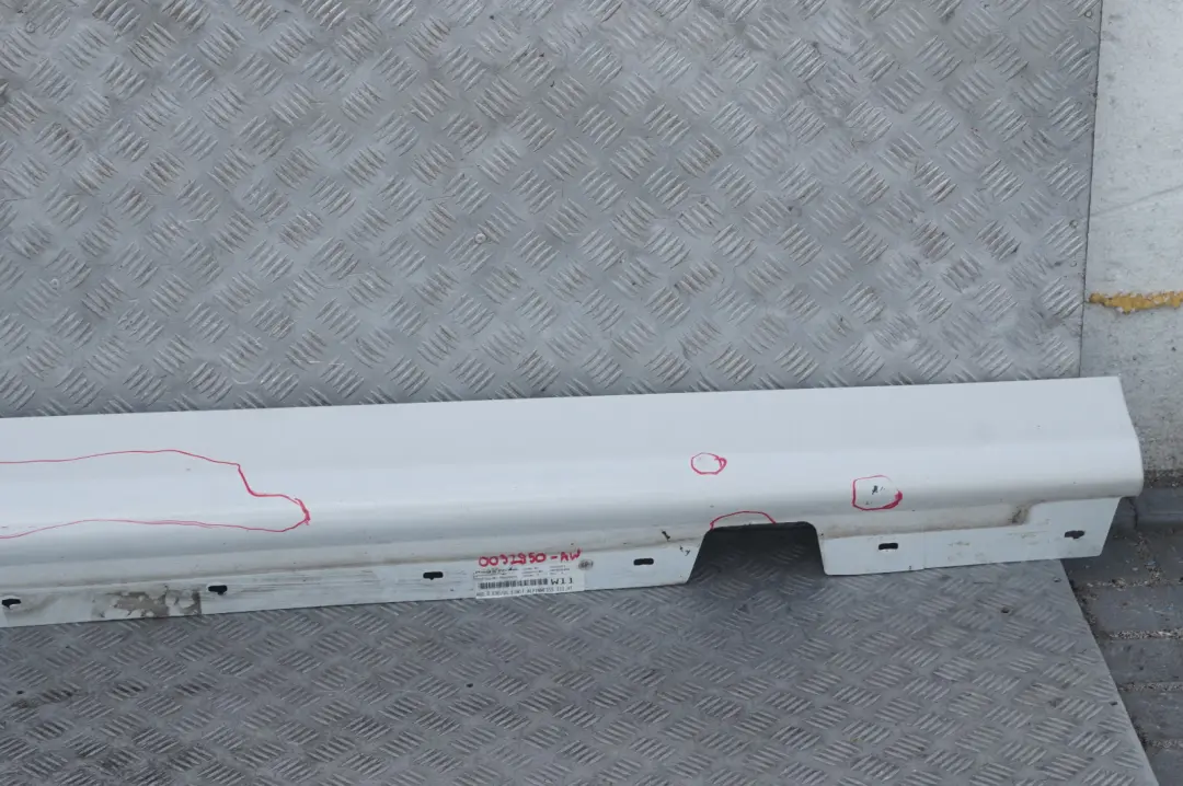 BMW E90 E91 Listwa próg prawy Alpinweiss 300 - SKU 0032950-AW - Numer Części 0032950