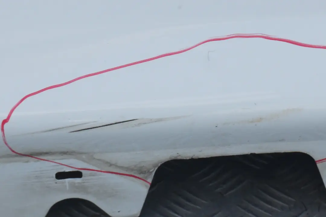 Sill Strip Side Skirt Right O/S Alpinweiss Alpine White to BMW 3 Series E90 E91 with Part number 0032950 BMW 3 Series E90 E91 Sill Strip Side Skirt Right O/S Alpinweiss Alpine White - SKU 0032950-AW - Part number 0032950