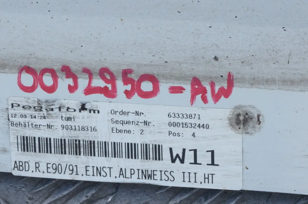 Listwa próg prawy Alpinweiss 300 do BMW E90 E91 o numerze 0032950 BMW E90 E91 Listwa próg prawy Alpinweiss 300 - SKU 0032950-AW - Numer Części 0032950