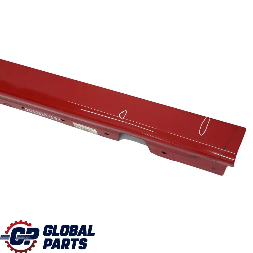 Listello Portiera Apertura Gonna Destra Rosso Giappone - 438 per BMW E90 E91 con numero di parte 0032950 BMW E90 E91 Listello Portiera Apertura Gonna Destra Rosso Giappone - 438 - SKU 0032950-JR1 - Numero di parte 0032950